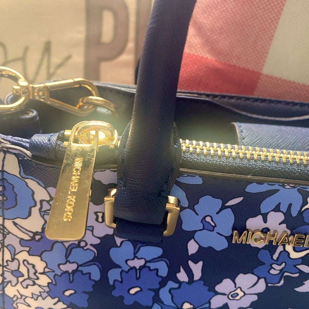 Michael Kors NWOT blue floral shoulder/crossbody